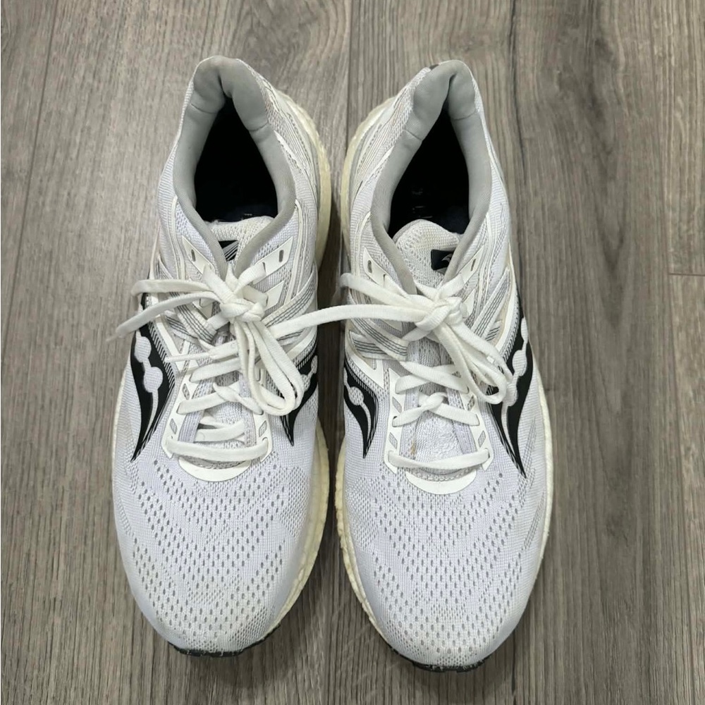 Saucony Women's Gray and White Athletic Shoes